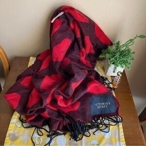 Victoria’s Secret NWT reversible kissy lips throw blanket